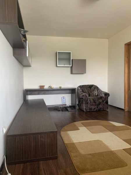 Apartament decomandat cu 2 camere in zona Abator