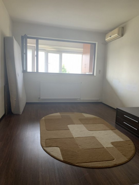 Apartament decomandat cu 2 camere in zona Abator