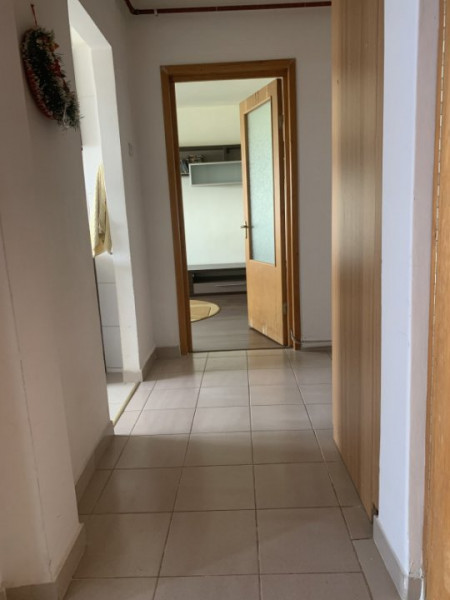 Apartament decomandat cu 2 camere in zona Abator