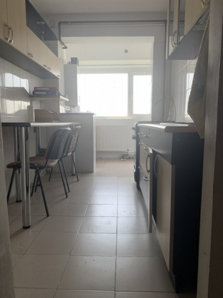 Apartament decomandat cu 2 camere in zona Abator