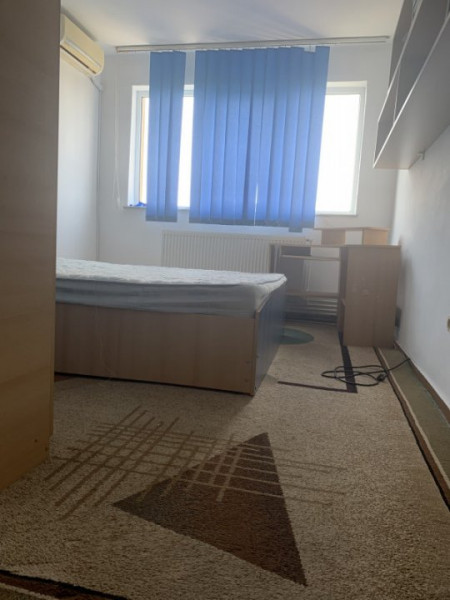 Apartament decomandat cu 2 camere in zona Abator