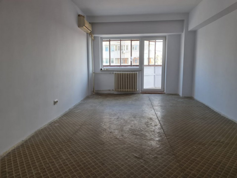 Apartament 4 camere decomandat zona Trocadero