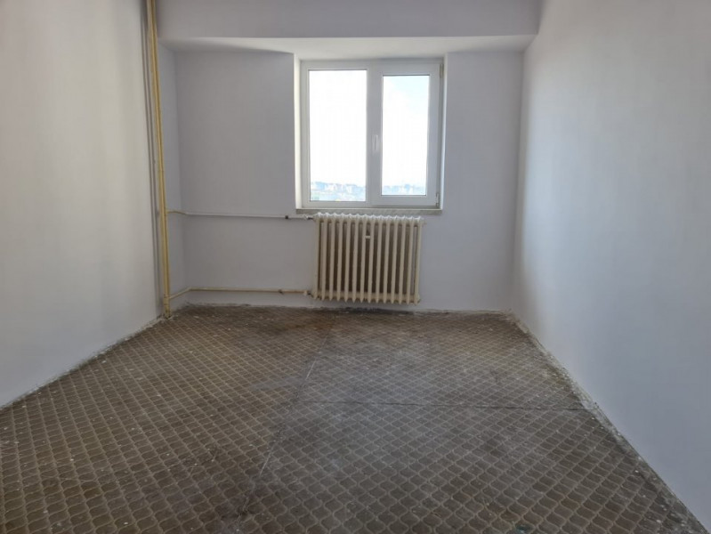 Apartament 4 camere decomandat zona Trocadero