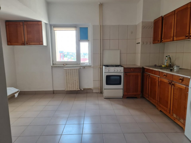 Apartament 4 camere decomandat zona Trocadero