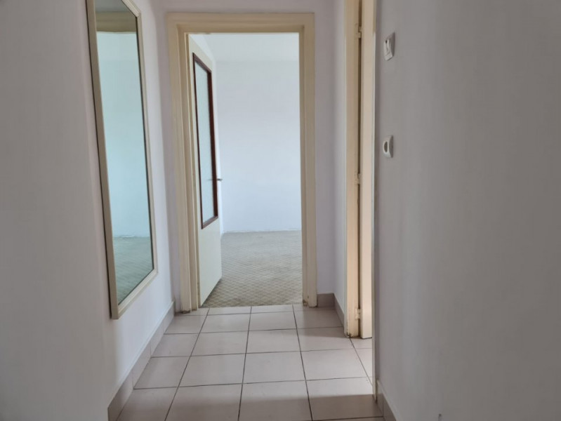 Apartament 4 camere decomandat zona Trocadero