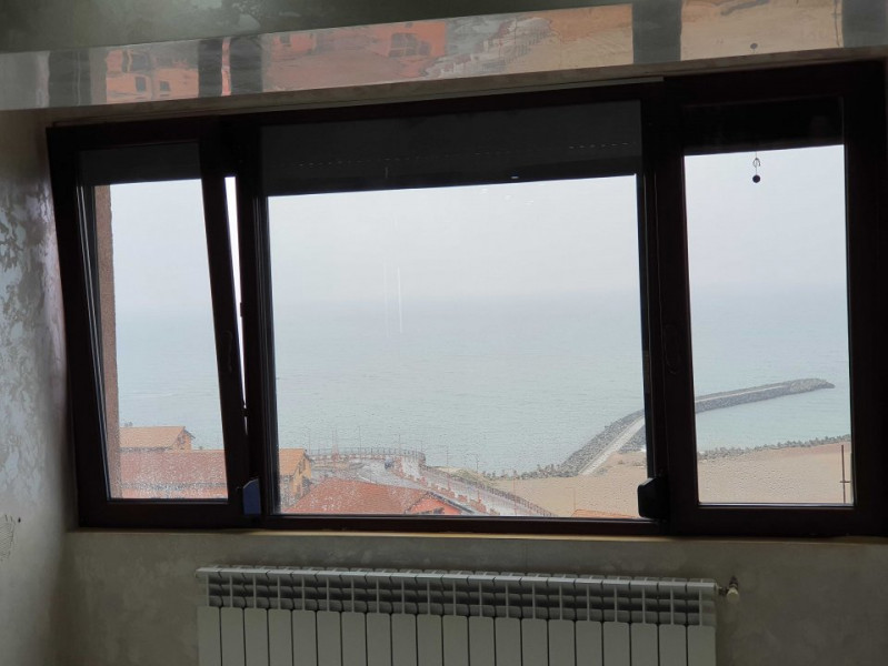 Faleza Nord - apartament deosebit compus din 3 camere cu vedere la mare