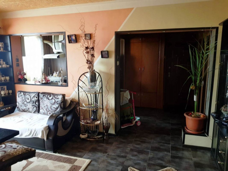 Tomis Nord - Banca Religiilor - Apartament compus din 4 camere, etaj 3.