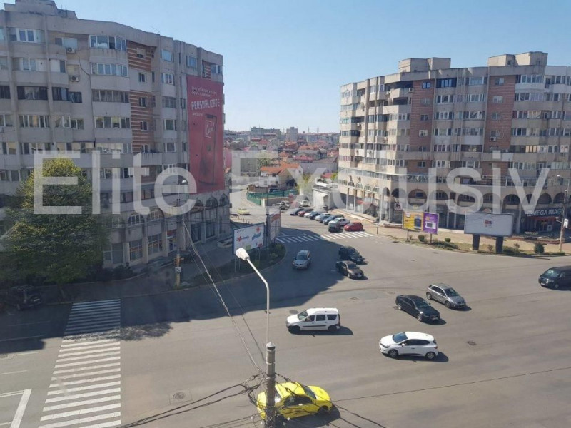 Trocadero - Inchiriere apartament spatios si luminos de 3 camere cu doua terasa