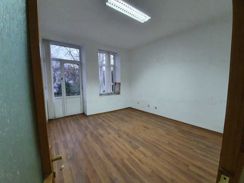 Ultracentral/B-dul. Tomis - Apartament cu 2 camere, situat la etajul 1.