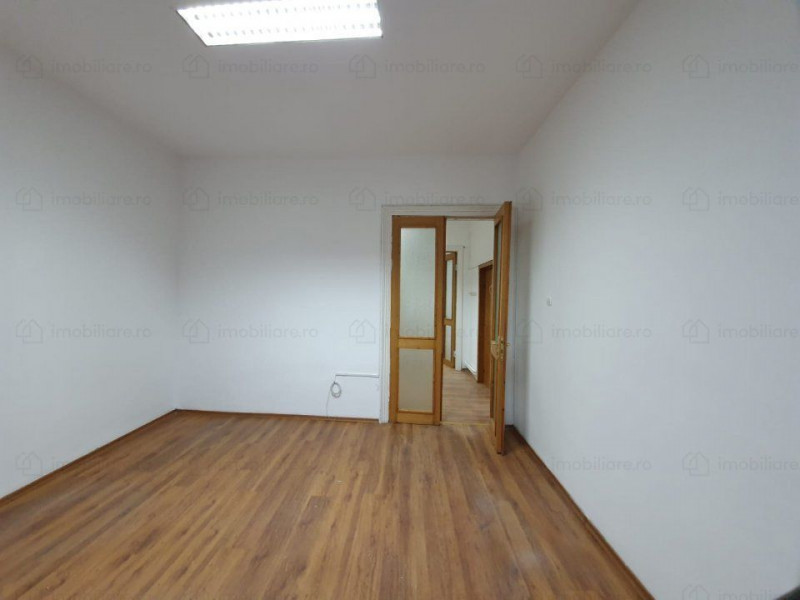 Ultracentral/B-dul. Tomis - Apartament cu 2 camere, situat la etajul 1.