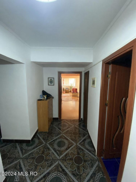 Tomis Nord - Apartament cu 4 camere situat la etajul 2.