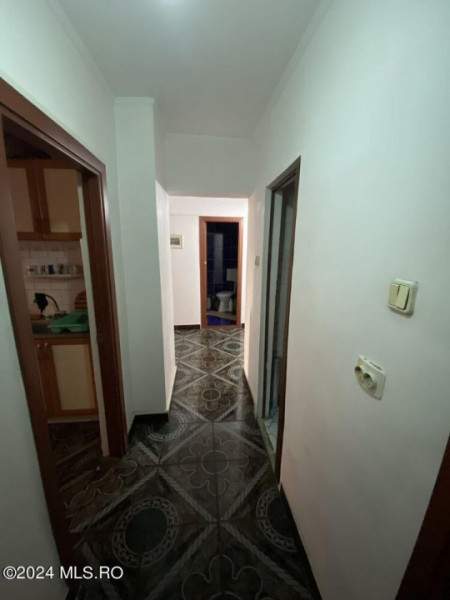 Tomis Nord - Apartament cu 4 camere situat la etajul 2.