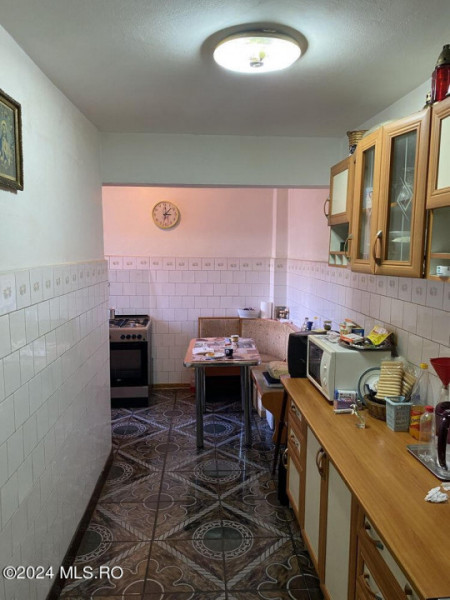 Tomis Nord - Apartament cu 4 camere situat la etajul 2.