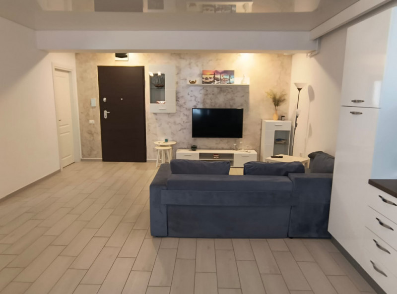 Stațiunea Mamaia - Apartament cu 2 camere pe partea cu lacul.