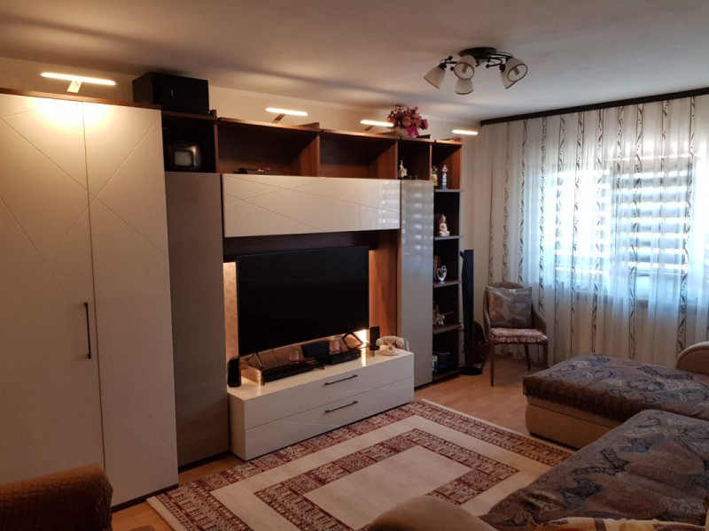 Ovidiu - Apartament cochet cu 2 camere decomandate, situat la etajul 3, cochet