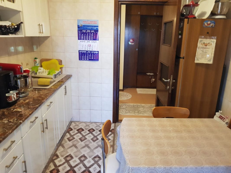 Ovidiu - Apartament cochet cu 2 camere decomandate, situat la etajul 3, cochet