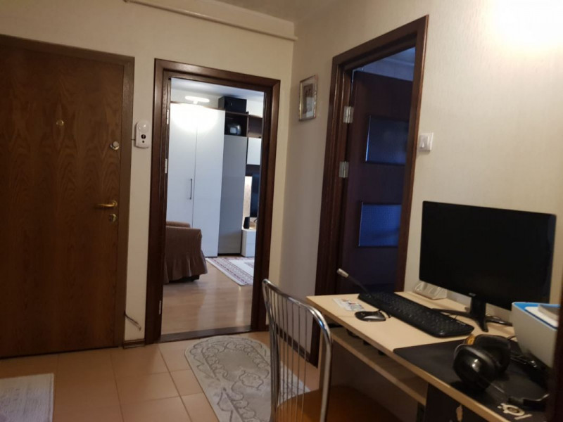 Ovidiu - Apartament cochet cu 2 camere decomandate, situat la etajul 3, cochet