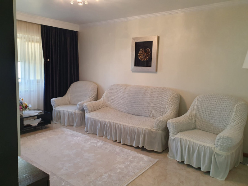 Tomis 3 - Apartament decomandat cu 3 camere, stradal.