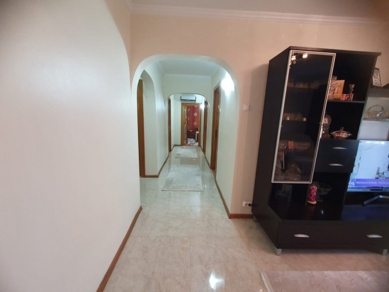 Tomis 3 - Apartament decomandat cu 3 camere, stradal.