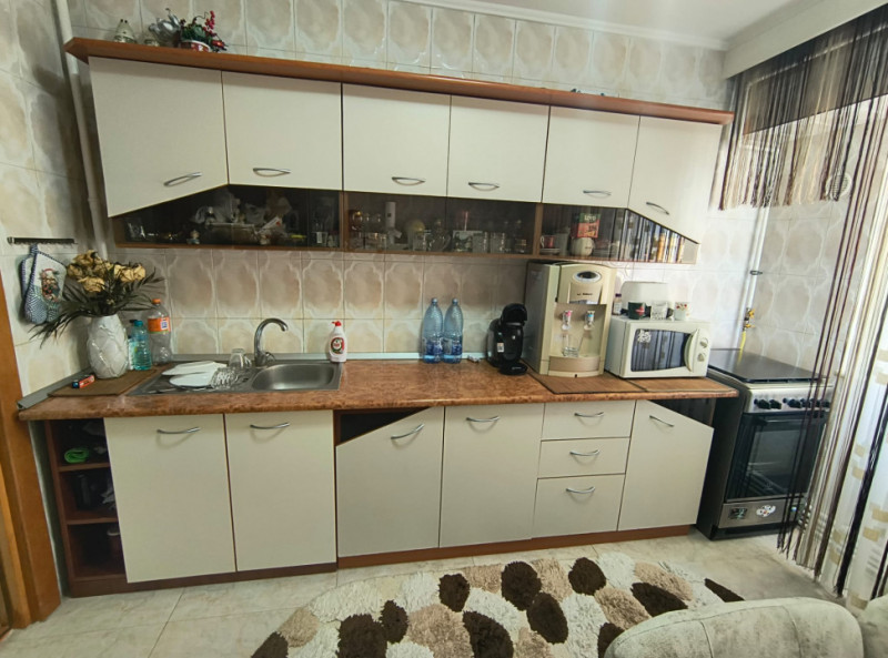 Tomis 3 - Apartament decomandat cu 3 camere, stradal.