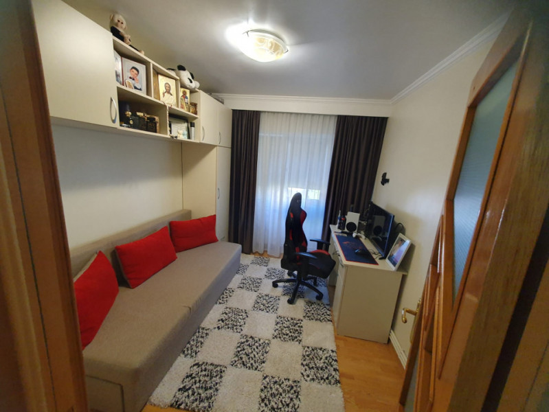 Tomis 3 - Apartament decomandat cu 3 camere, stradal.