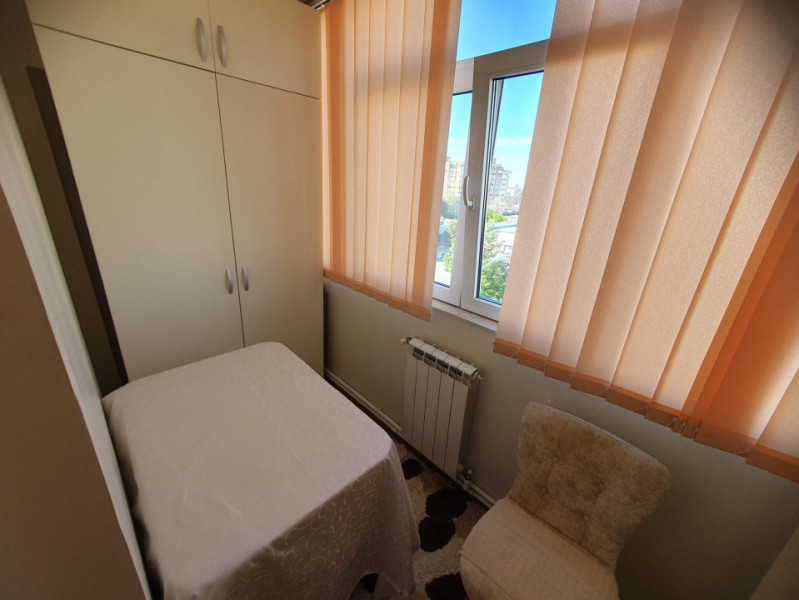 Tomis 3 - Apartament decomandat cu 3 camere, stradal.