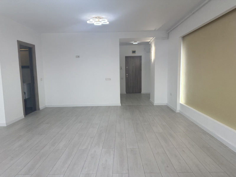 Tomis III - Adamclisi - Apartament cu 3 camere , renovat complet, bloc 2011.