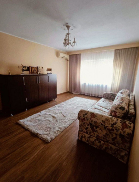 Inel I - Soveja DR-uri -  Apartament  decomandat cu 3 camere, etaj 1.