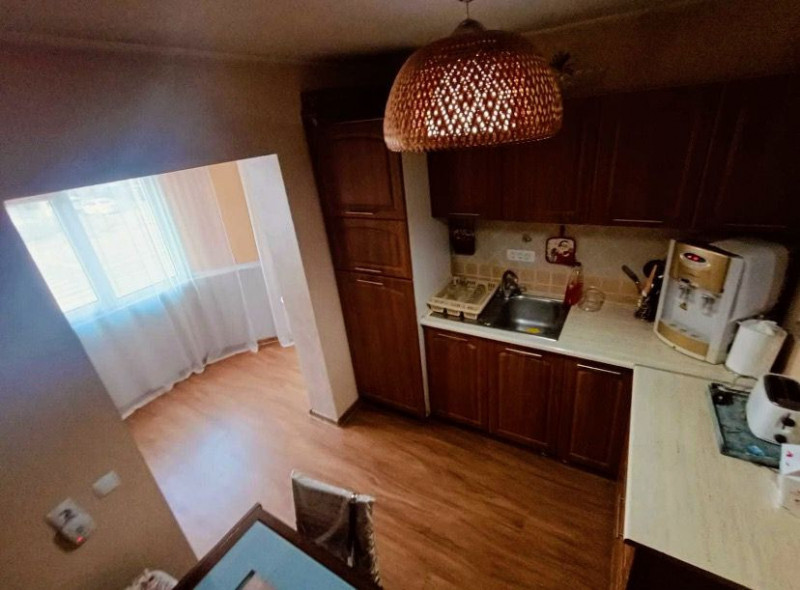 Inel I - Soveja DR-uri -  Apartament  decomandat cu 3 camere, etaj 1.