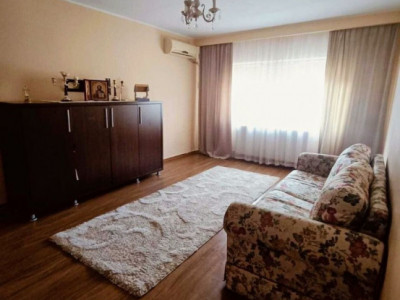 Inel I - Soveja DR-uri -  Apartament  decomandat cu 3 camere, etaj 1.