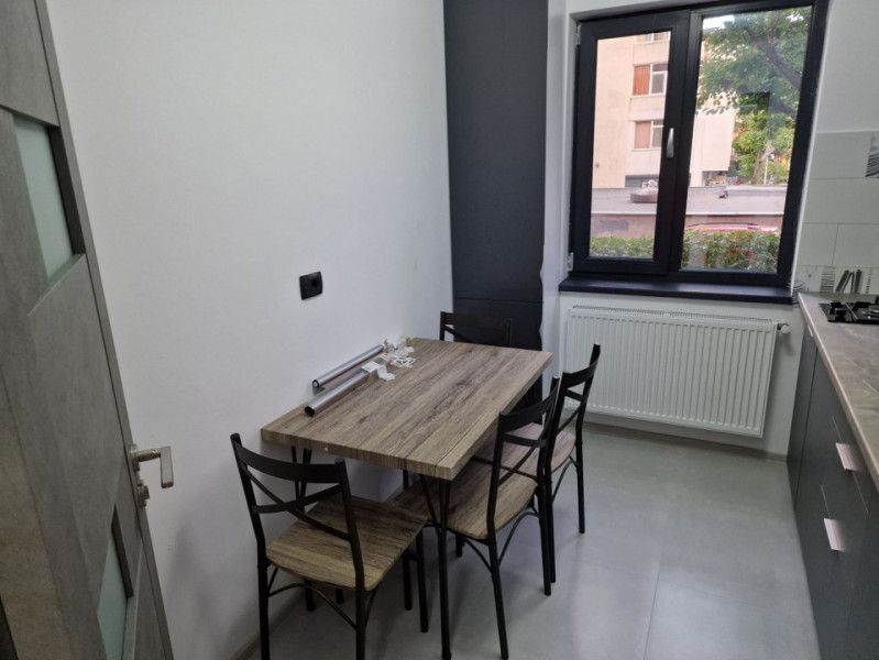 Tomis 3 - Apartament cu 2 camere,  renovat recent.