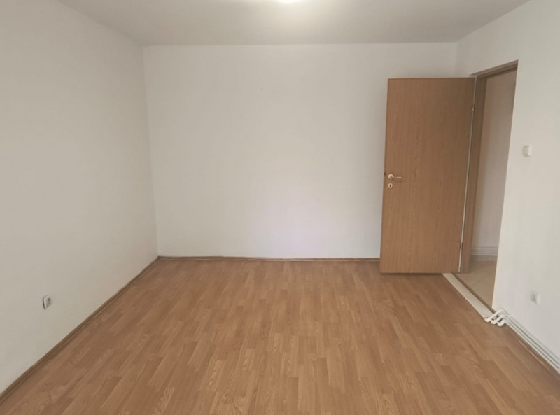 Tomis Nord - Apartament cu 2 camere decomandat, parter.