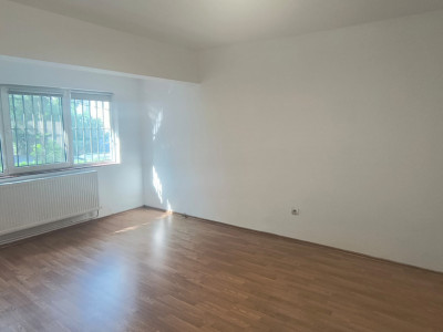 Tomis Nord - Apartament cu 2 camere decomandat, parter.