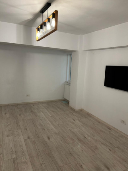 Tomis III - Galeriile Soveja - Apartament decomandat cu 4 camere, etaj 1.