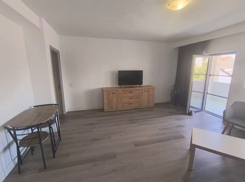 Faleza Nord- Apartament cu 4 camere termen lung.