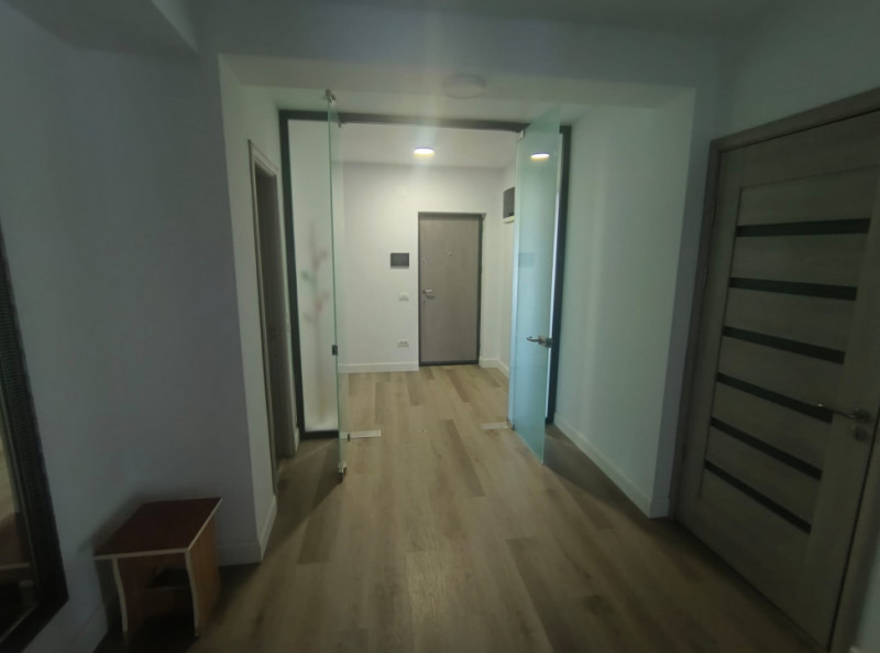 Faleza Nord- Apartament cu 4 camere termen lung.