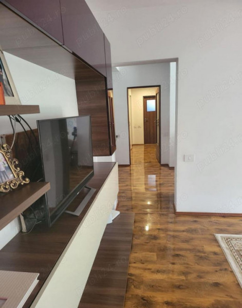 Ultracentral - Apartament  decomandat cu 4 camere pozitie excelenta.