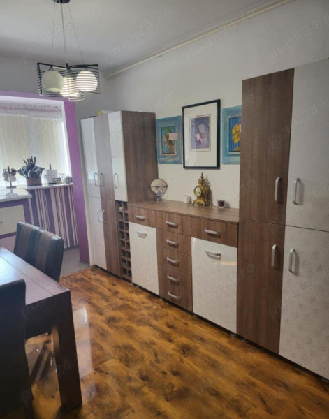 Ultracentral - Apartament  decomandat cu 4 camere pozitie excelenta.