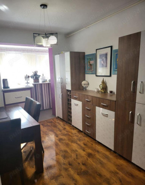 Ultracentral - Apartament  decomandat cu 4 camere pozitie excelenta.