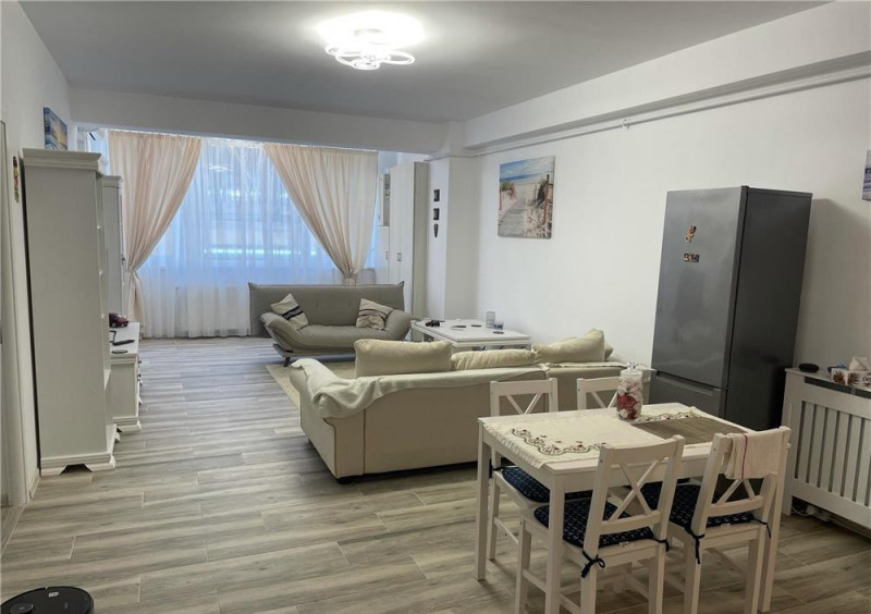 Mamaia Nord - Prima linie la mare apartament 2 camere decomandat.