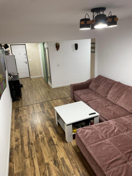 Ultracentral -apartament cu 4 camere renovat nou