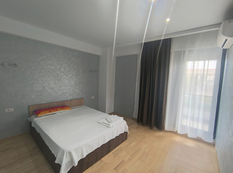 Mamaia centru -apartament 3 camere deosebit termen lung 