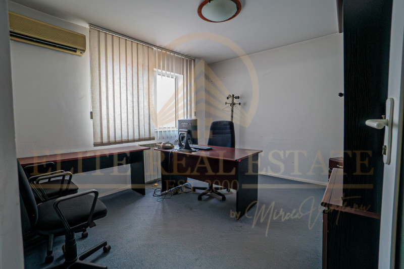 Ultracentral - Apartament cu 7 camere situat la etaj 1 , vedere bilaterală.