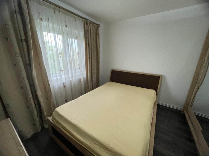 Apartament cochet cu 2 camere decomandate în zona CET, 