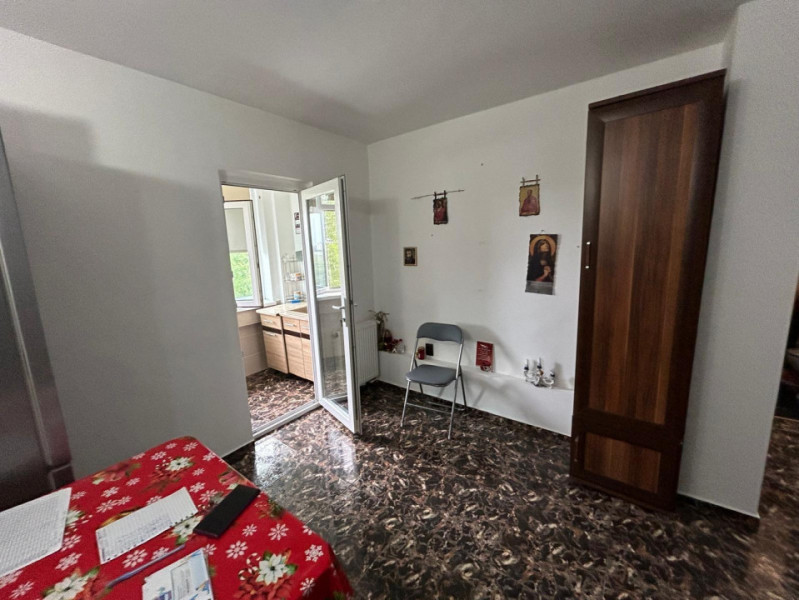 Apartament cochet cu 2 camere decomandate în zona CET, 