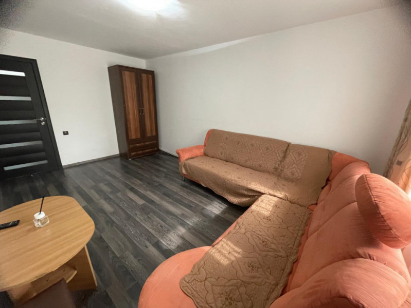 Apartament cochet cu 2 camere decomandate în zona CET, 