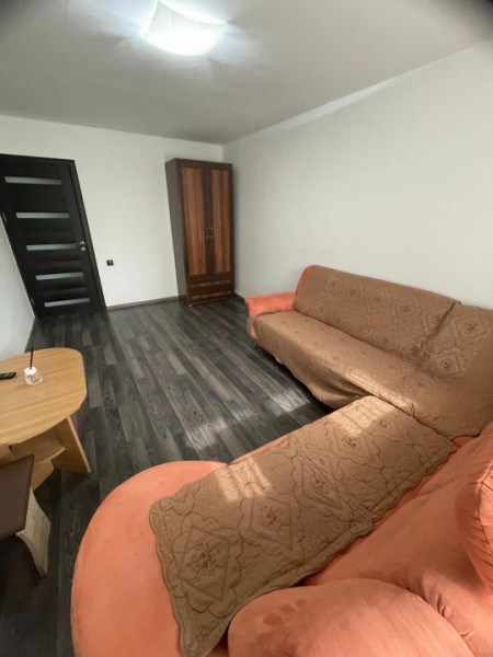 Apartament cochet cu 2 camere decomandate în zona CET, 