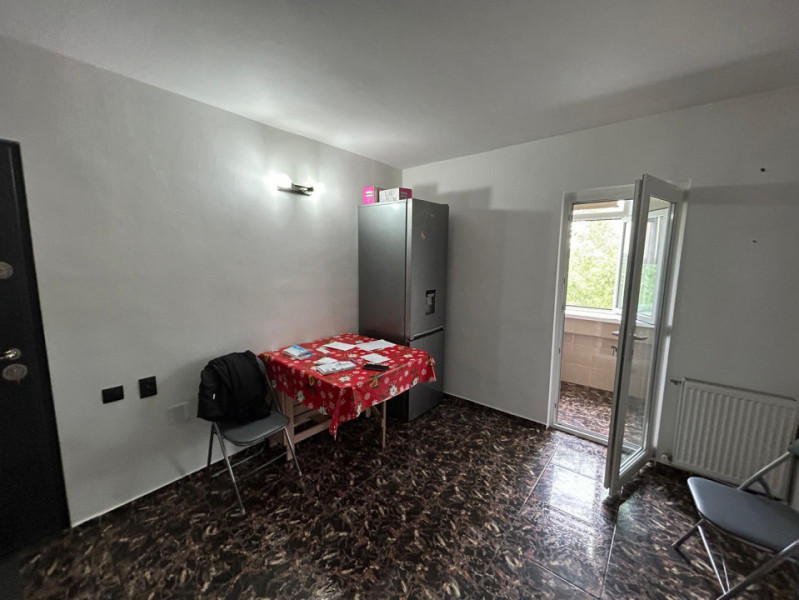 Apartament cochet cu 2 camere decomandate în zona CET, 