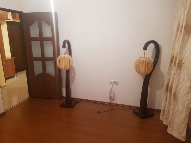 Tomis Nord / Rovere - Apartament de 2 camere decomandate, zona linistita