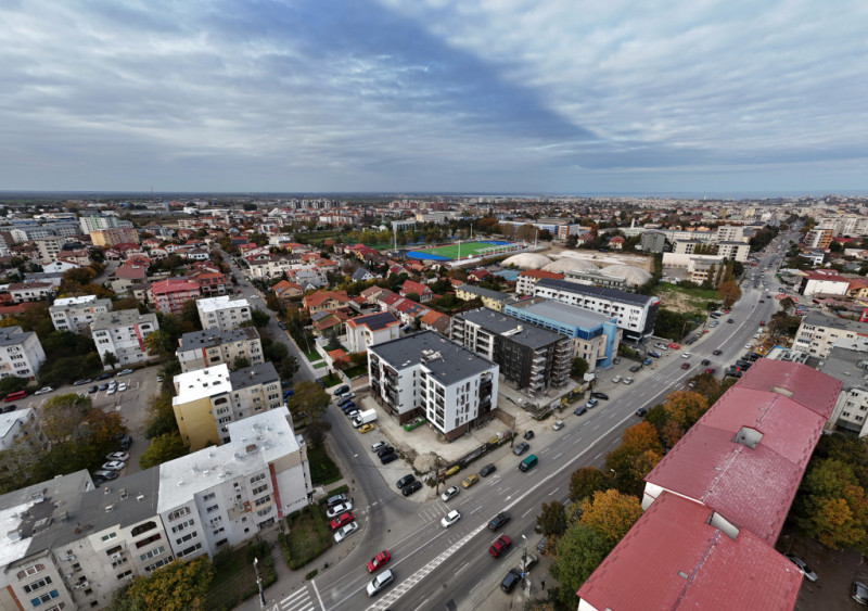 INEL II- Apartament cu 3 camere, bloc nou, situat la etajul 1.